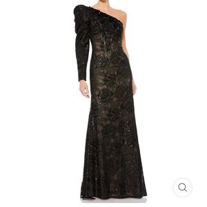 EMBELLISHED ONE PUFF SLEEVE TRUMPET GOWN by Mac Duggal, Size 8, black lace.